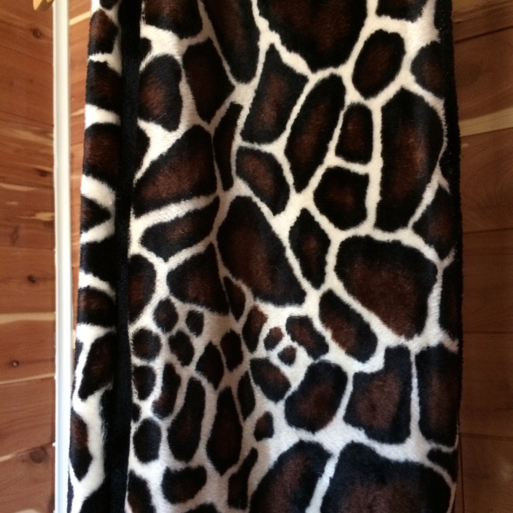 Giraffe-Print Velour Infinity Scarf - Picture 3 of 3